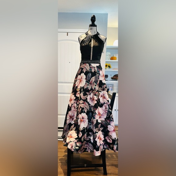 Chic Floral A-Line Party Dress in Black and Pink - Picture 12 of 16